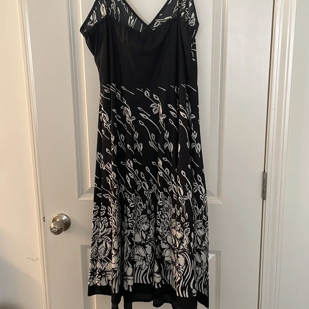 Brand new dress with tags. Size 3x - Picture 2 of 2